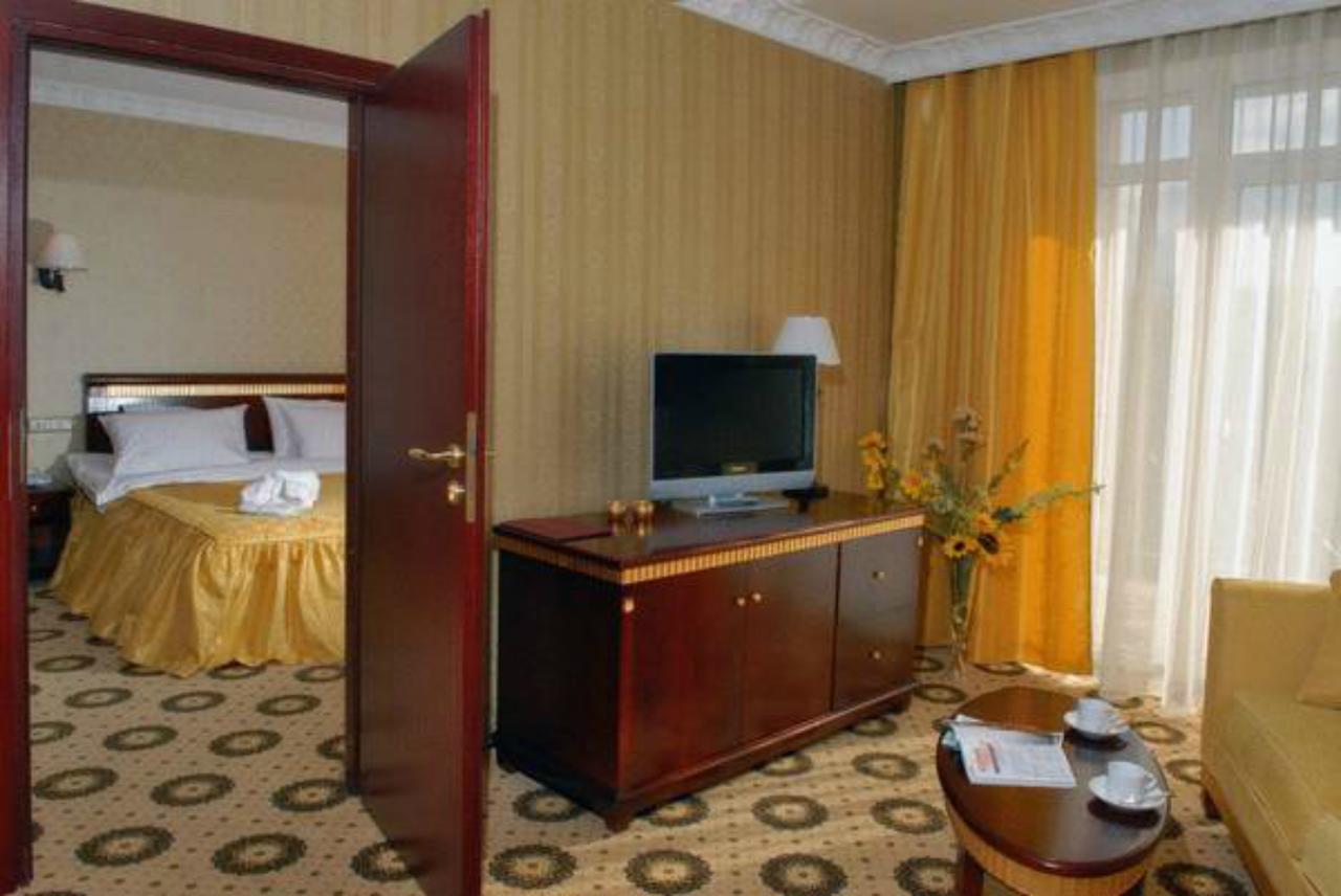 Royal Hotels And Spa Resorts Promenad Truskawez Exterior foto