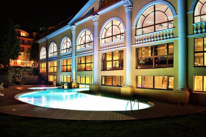 Royal Hotels And Spa Resorts Promenad Truskawez Exterior foto