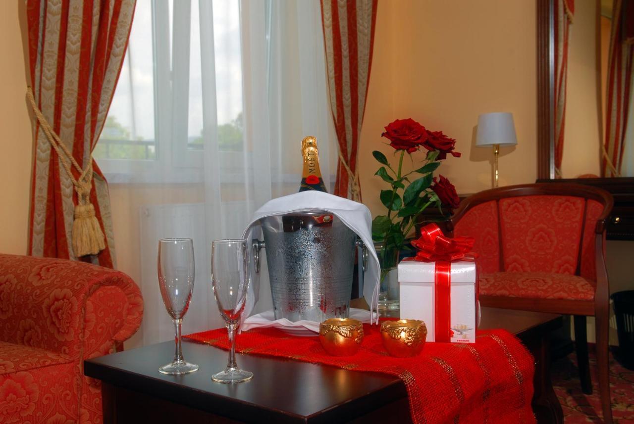 Royal Hotels And Spa Resorts Promenad Truskawez Exterior foto